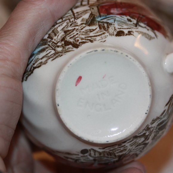 Johnson Brothers Winter Farm Scene Tea, Coffee Cups Made In England Lot of 4 - Picture 5 of 5